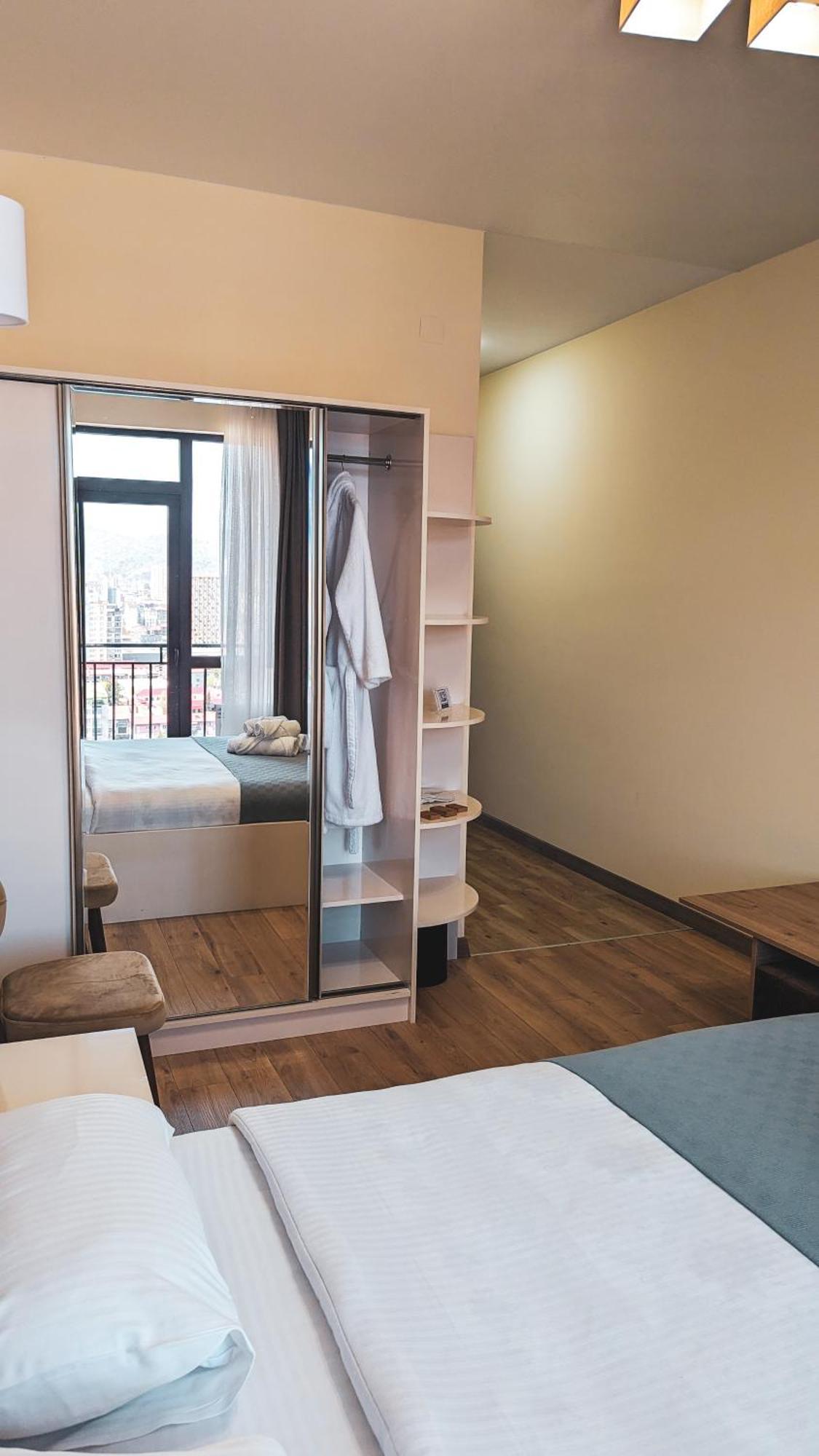 Gg Aparthotel Batumi Ngoại thất bức ảnh